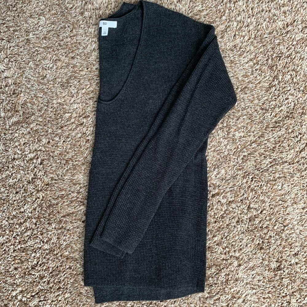Textured stitch v neck pullover